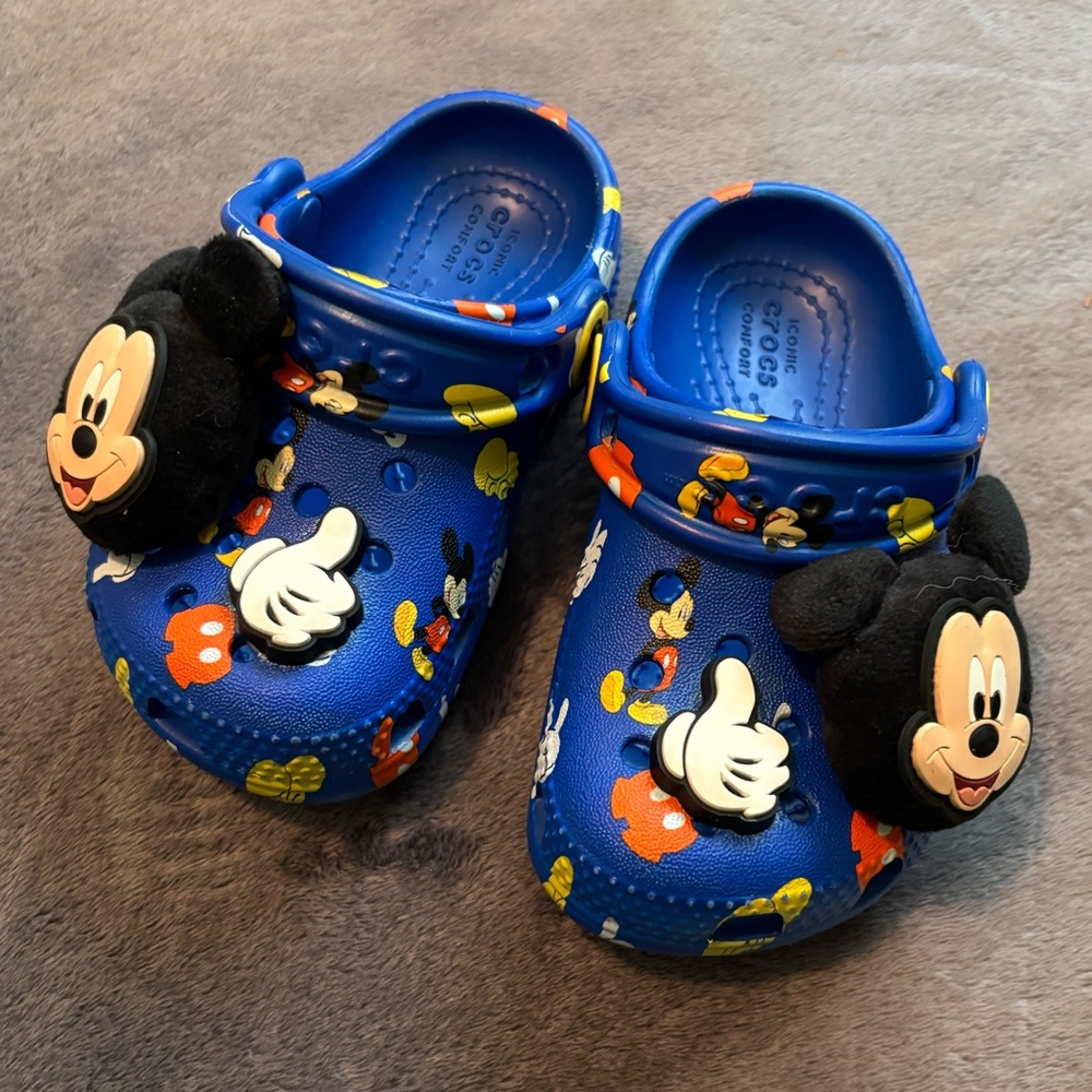 CROCS Blue Disney Mickey Mouse Toddler size 6 Iconic Jibbitz Charms Boy Girl